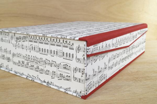 Practical music box for your music books